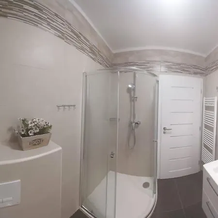 Apartament With Ap. Garden Mariańskie Łaźnie