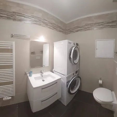 Apartament With Ap. Garden Mariańskie Łaźnie