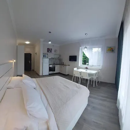 With Ap. Garden 公寓 *